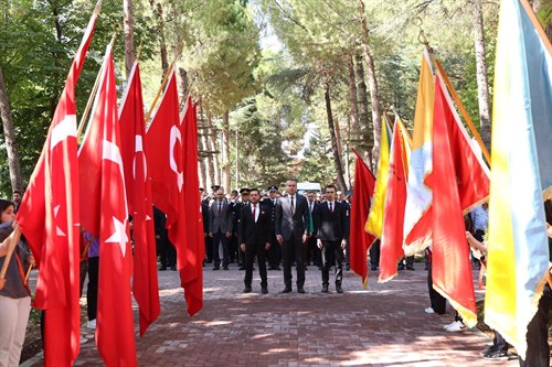 Kaymakamımız Sayın İsmail DEMİR, 30 Ağustos Zafer Bayramı Münasebetiyle Düzenlenen Çelenk Sunma Törenine Katıldı. 